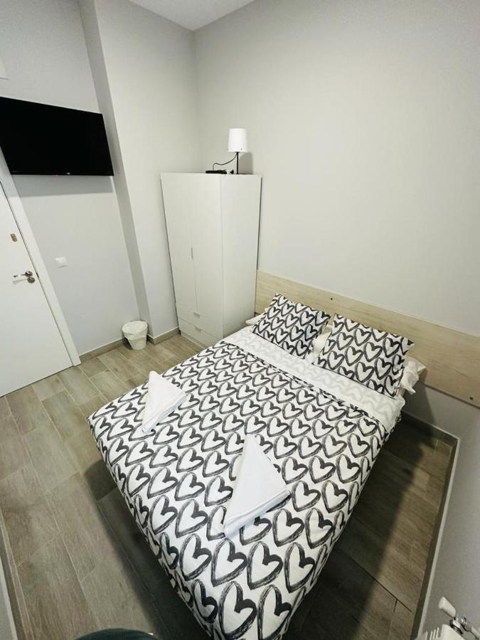 Hospedaje Cuatro Vientos Madrid Exteriör bild