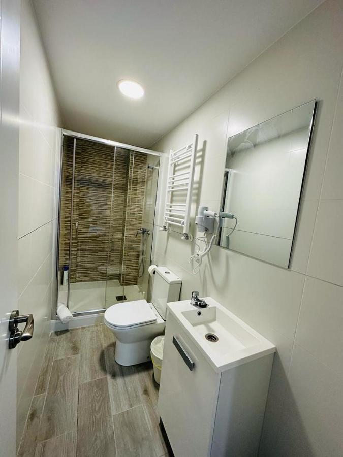 Hospedaje Cuatro Vientos Madrid Exteriör bild